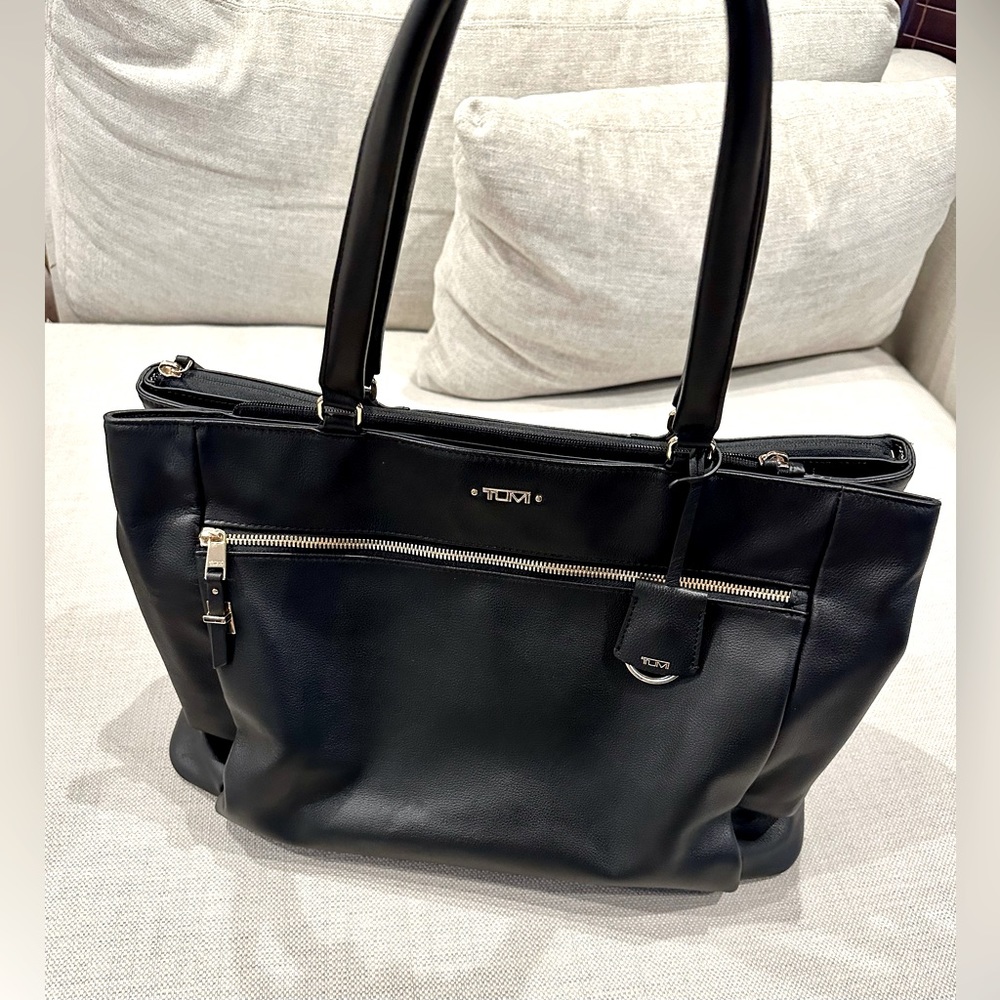 New TUMI Voyageur-LEATHER Sidney Business Tote         FLAWLESS SAVE -$200 OFF!!